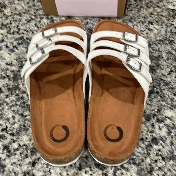 Journee Collection Desta Sandals - Picture 3 of 8